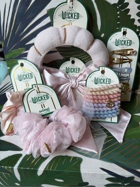 Scünci Wicked Glinda Hair Accessories 6 Piece Bundle Scrunchies Bow NWT